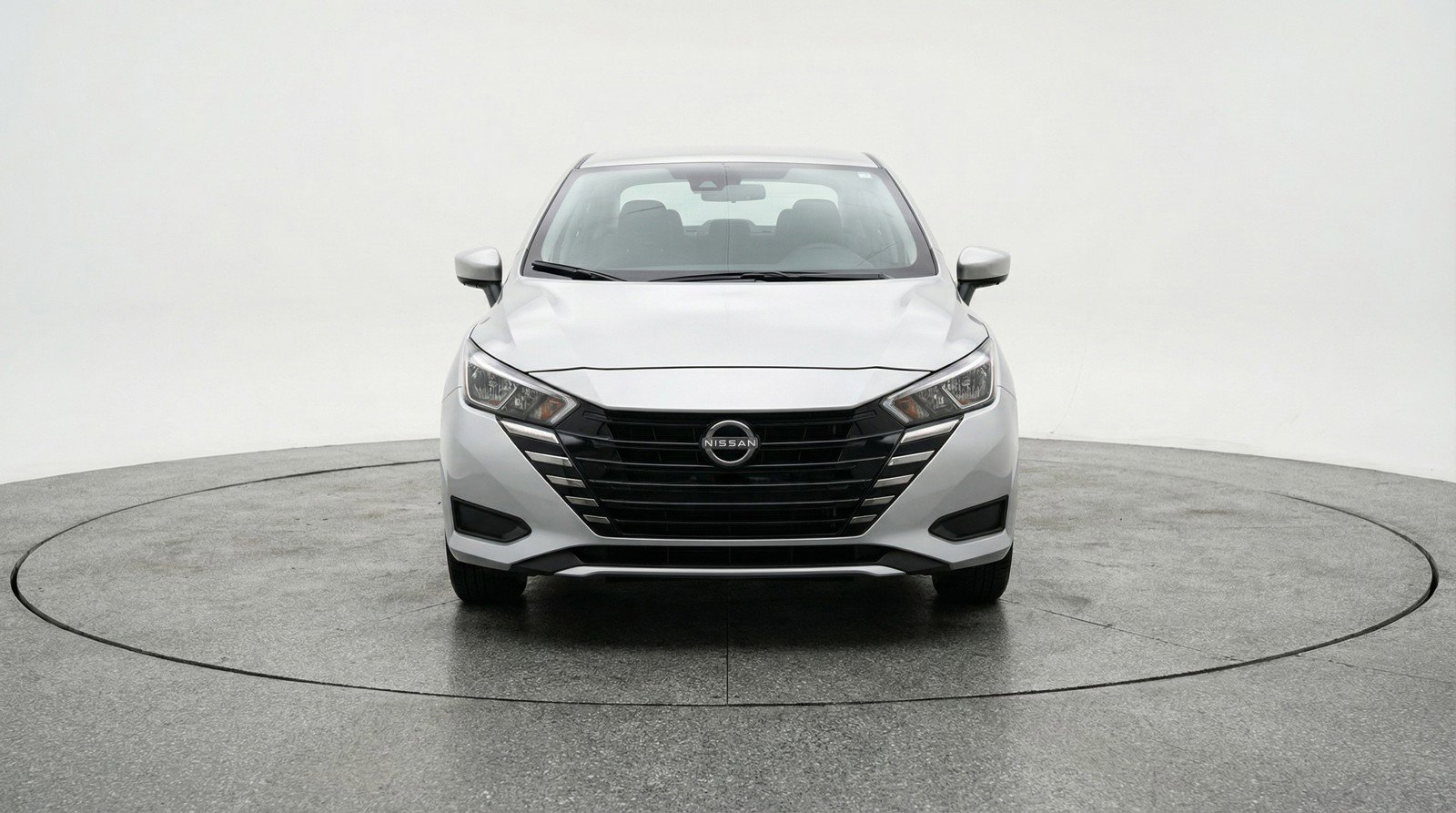 Used 2025 Nissan Versa SV image 2