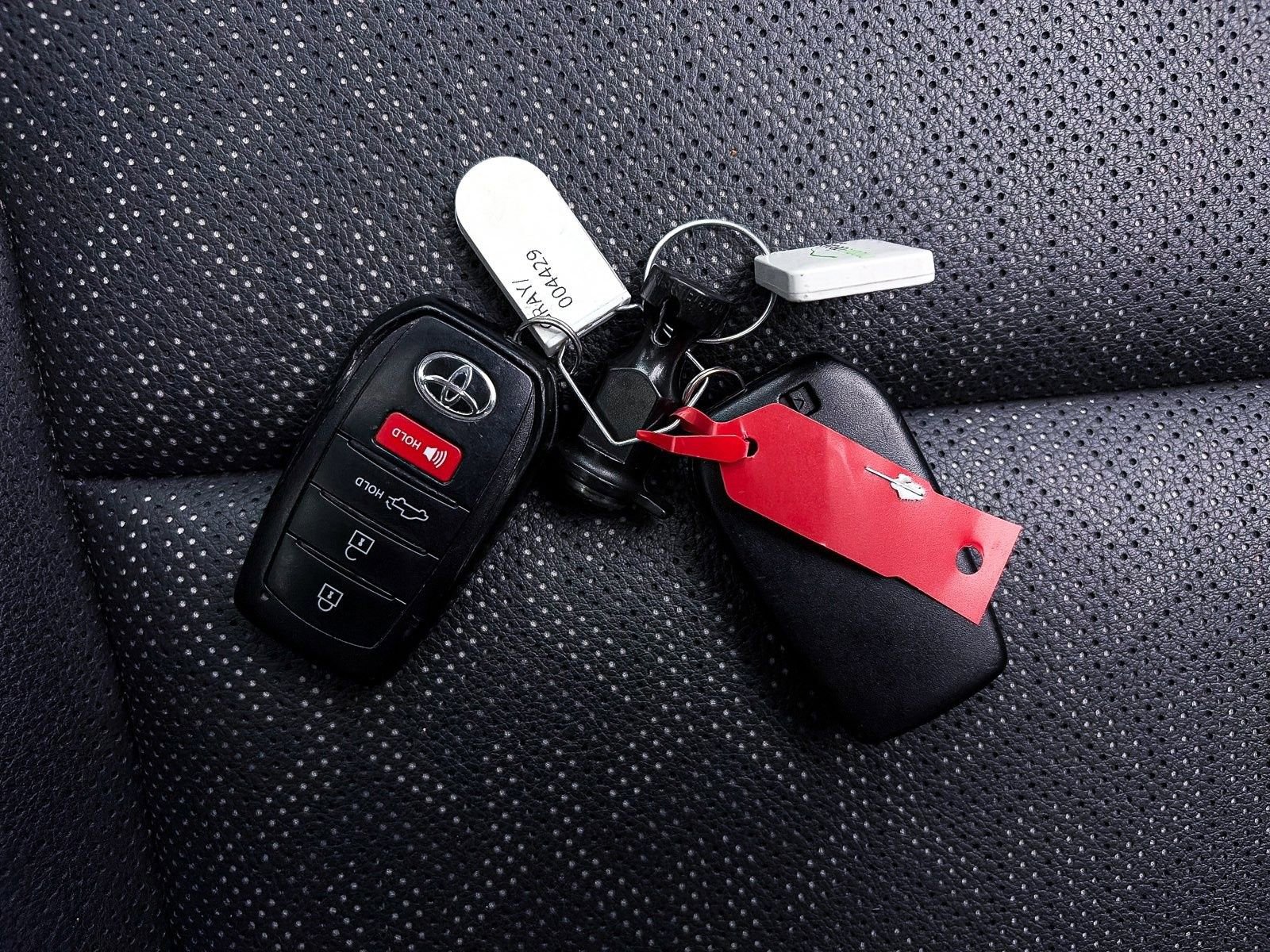 Used 2024 Toyota Tundra Limited image 28