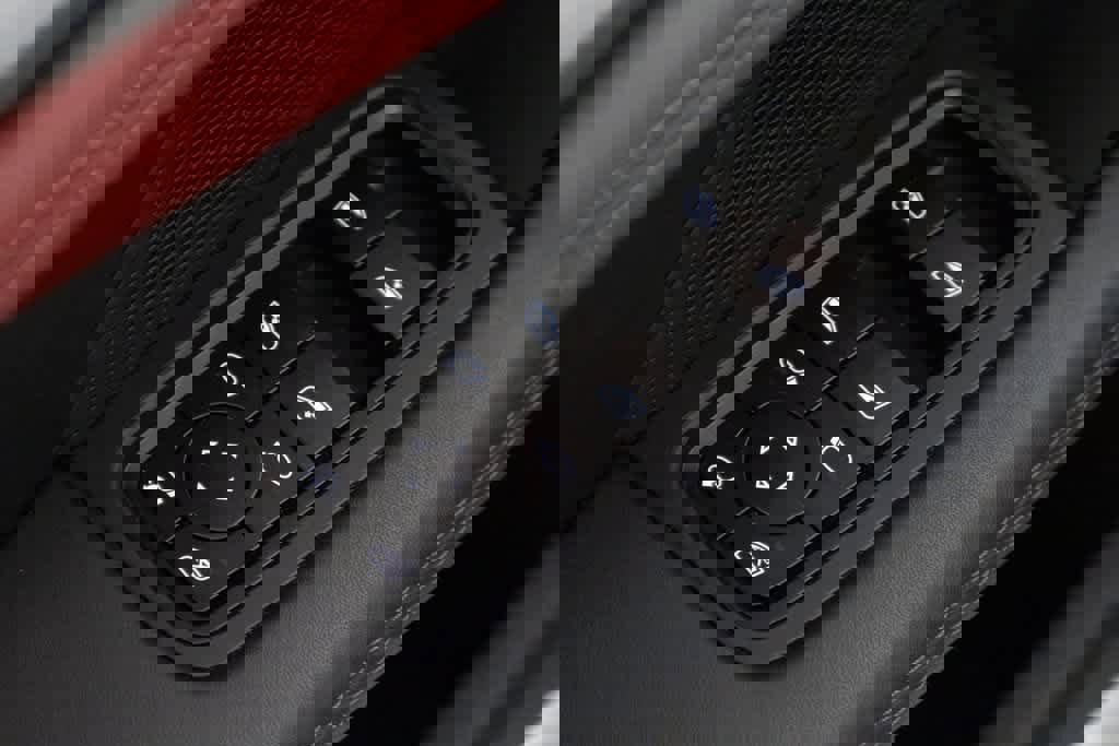 Certified 2025 Porsche Taycan 4S image 17