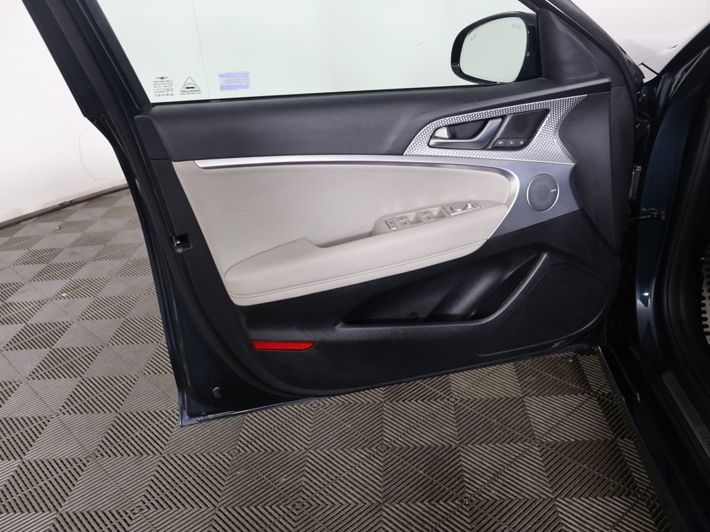 Used 2023 Genesis G70 2.0T w/ Sport Prestige Package image 25