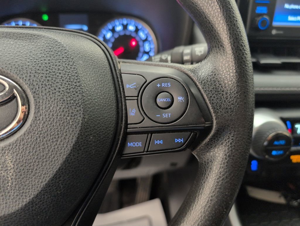 Used 2022 Toyota RAV4 XLE image 40