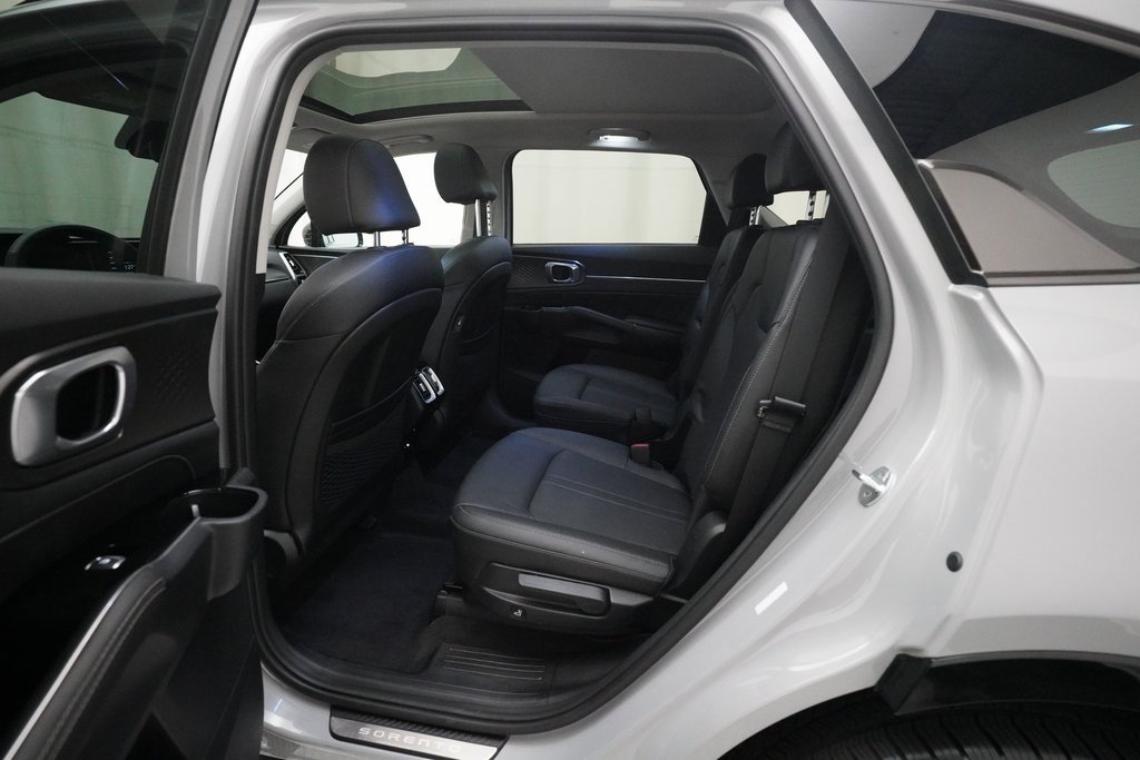 Certified 2023 Kia Sorento SX image 16