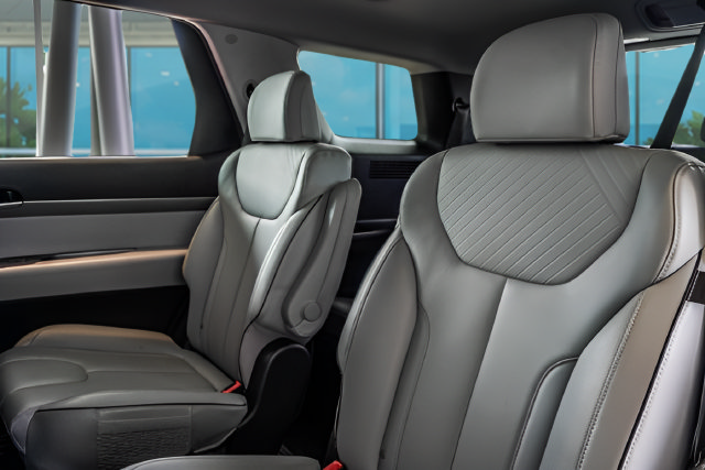 Certified 2025 Hyundai Palisade SEL FWD image 42
