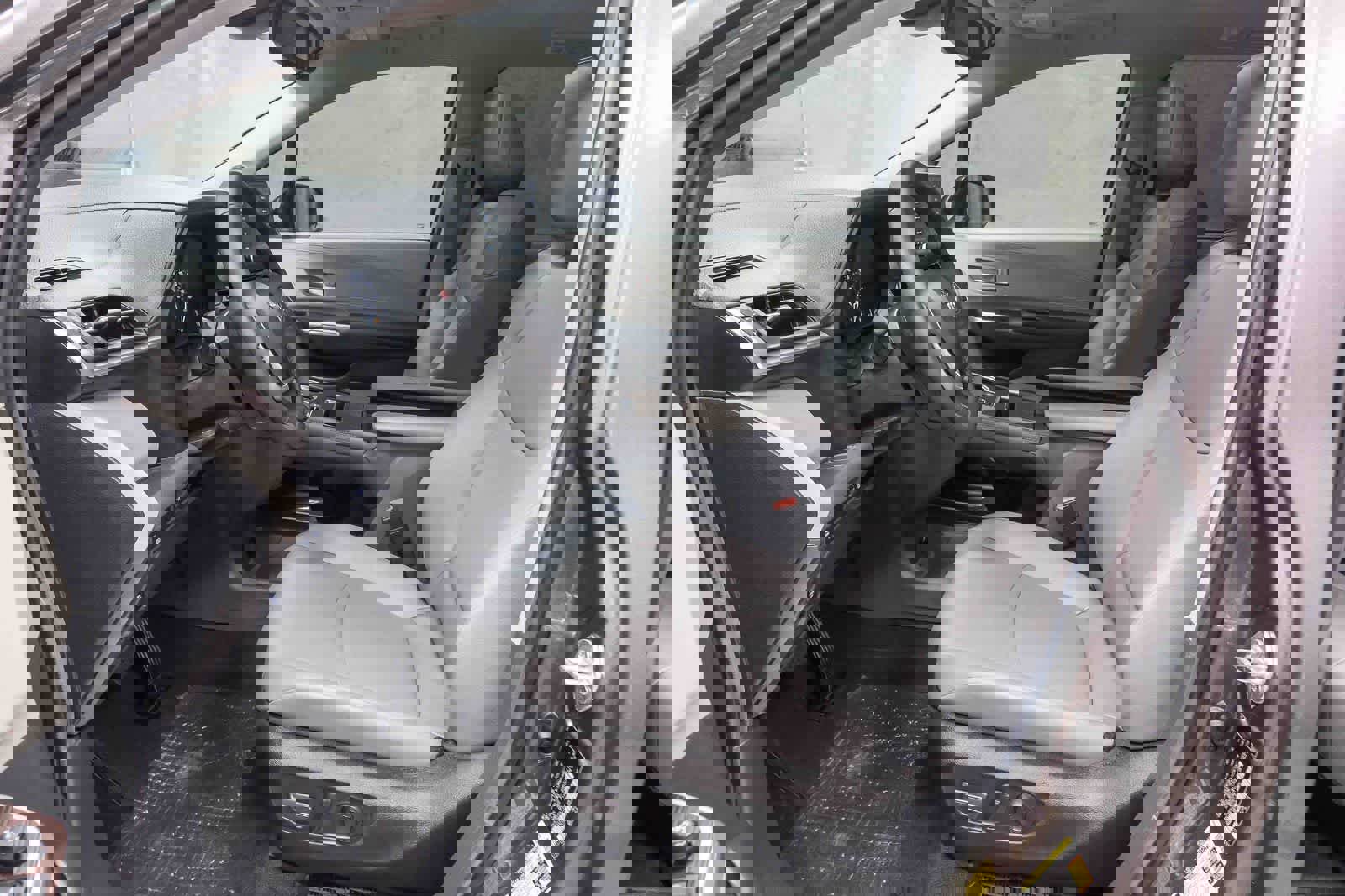 Used 2024 Toyota Sienna XLE w/ XLE Plus Package image 20