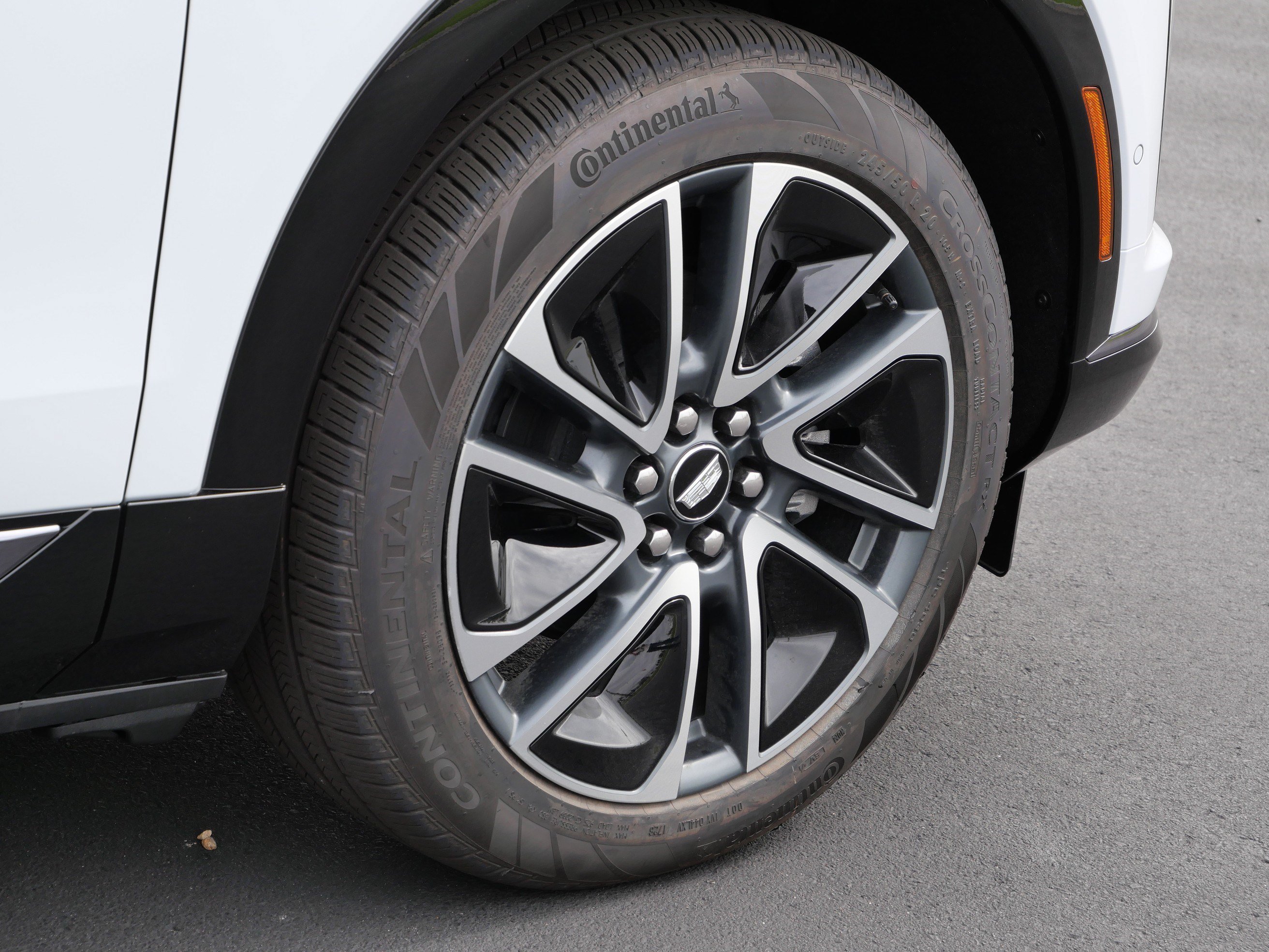 New 2027 Cadillac Optiq Sport w/ LPO, Floor Liner Package AWD/4WD image 9