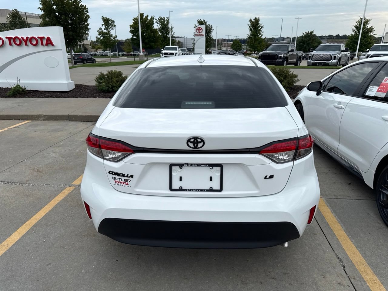 Used 2026 Toyota Corolla LE FWD image 5