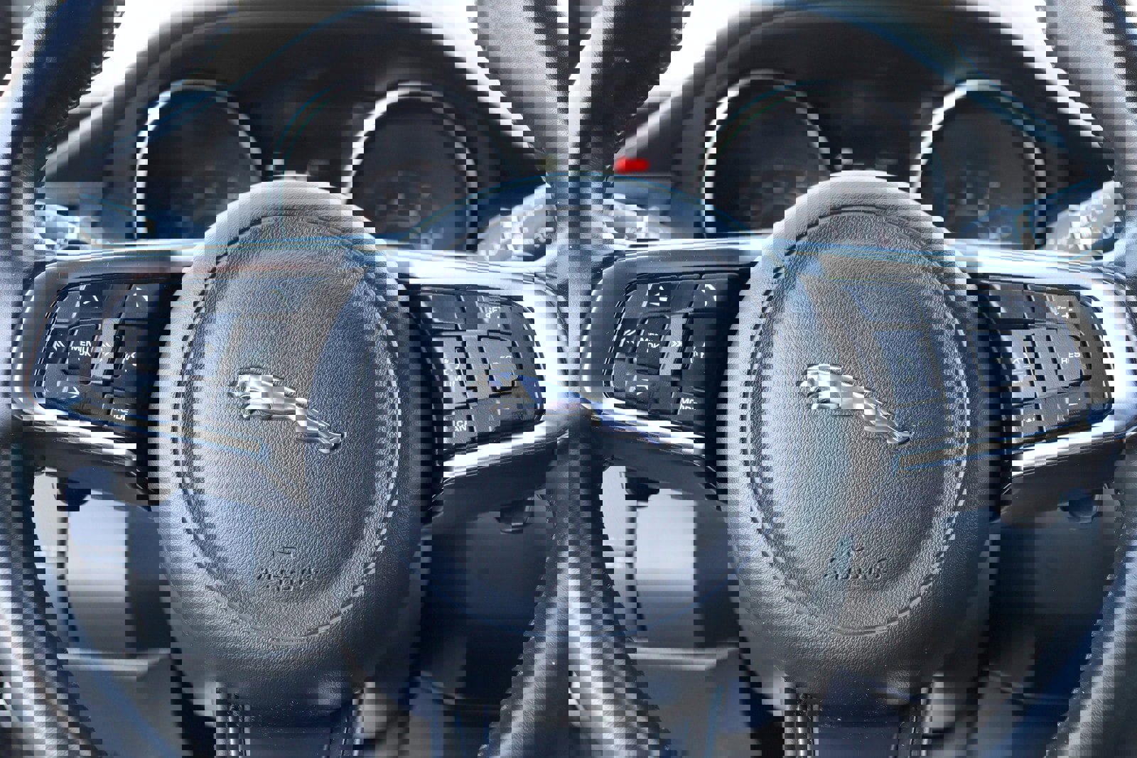 Used 2019 Jaguar E-PACE R-Dynamic S image 29