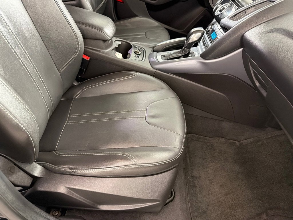 Used 2014 Ford Focus Titanium FWD image 21
