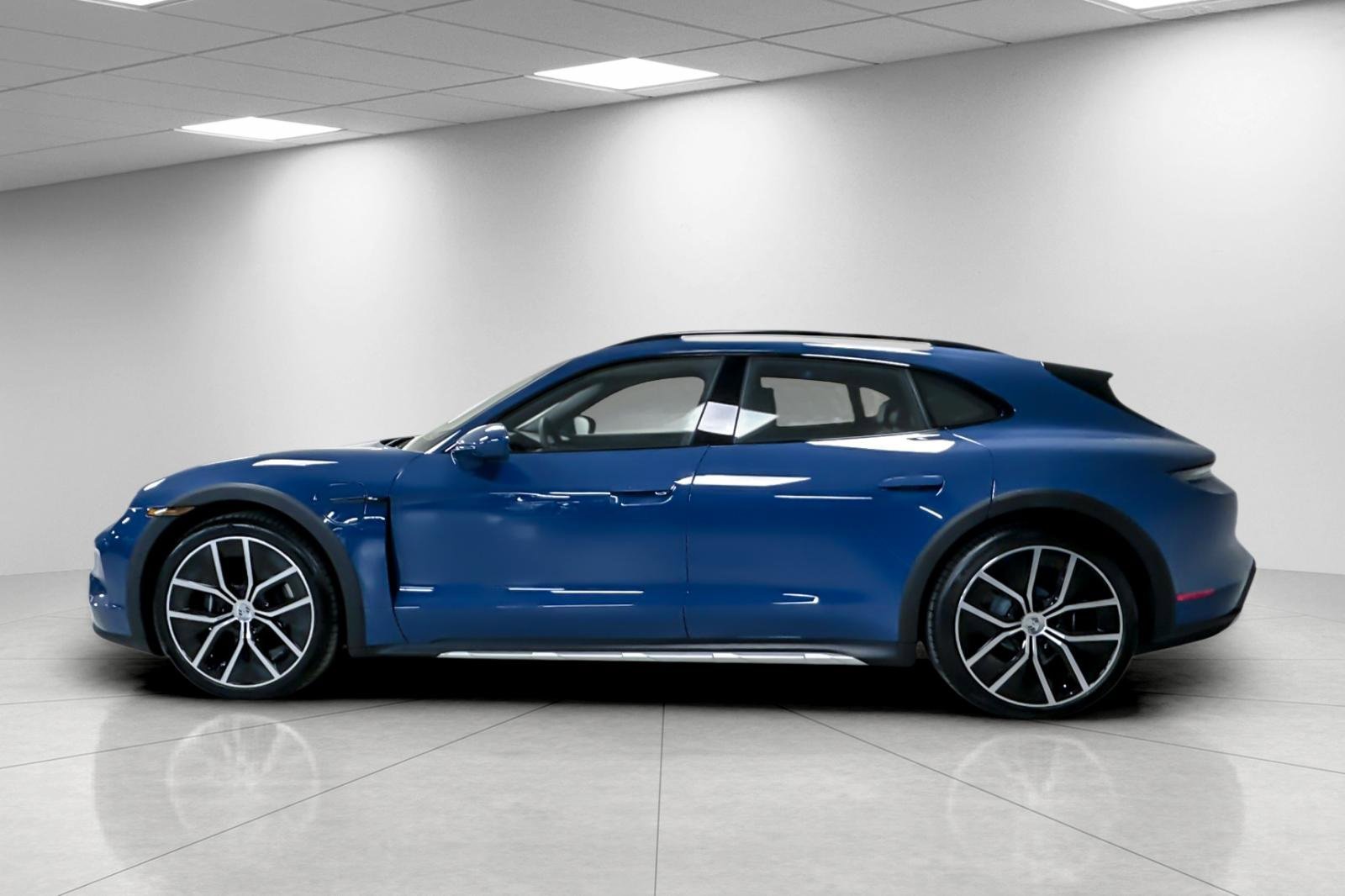 New 2025 Porsche Taycan 4S image 2