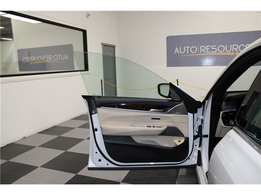 Used 2018 BMW 640i Gran Turismo xDrive w/ M Sport Package image 11