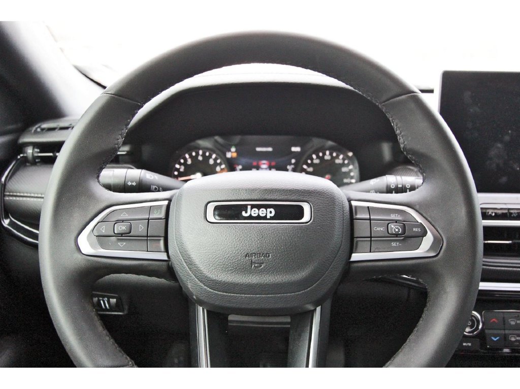 Used 2024 Jeep Compass Latitude w/ Altitude Special Edition AWD/4WD image 17