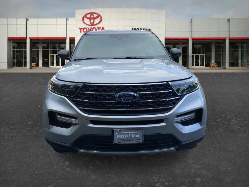 Used 2021 Ford Explorer XLT w/ Equipment Group 202A AWD/4WD image 2
