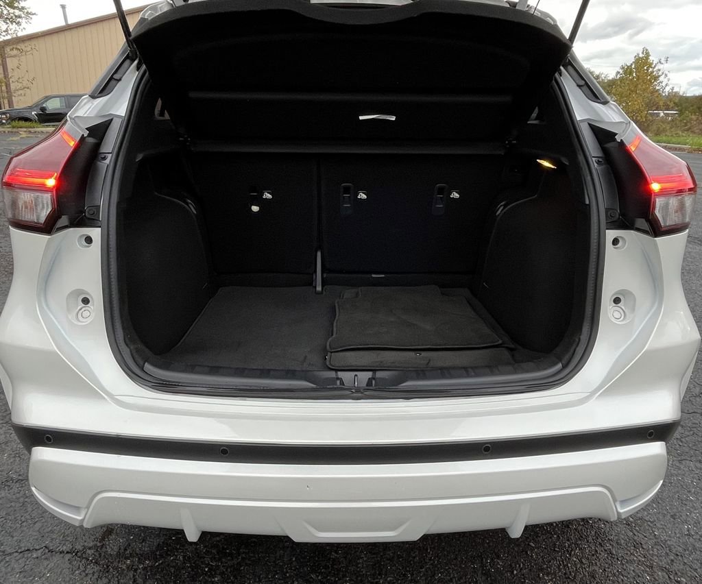 Used 2024 Nissan Kicks SR w/ SR Premium Package image 4