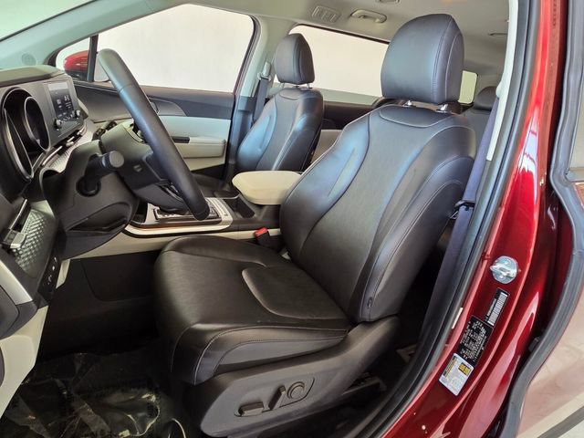 Used 2024 Kia Carnival LX FWD image 7