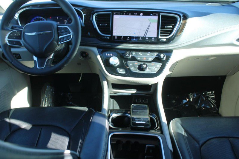 Used 2023 Chrysler Pacifica Limited image 14