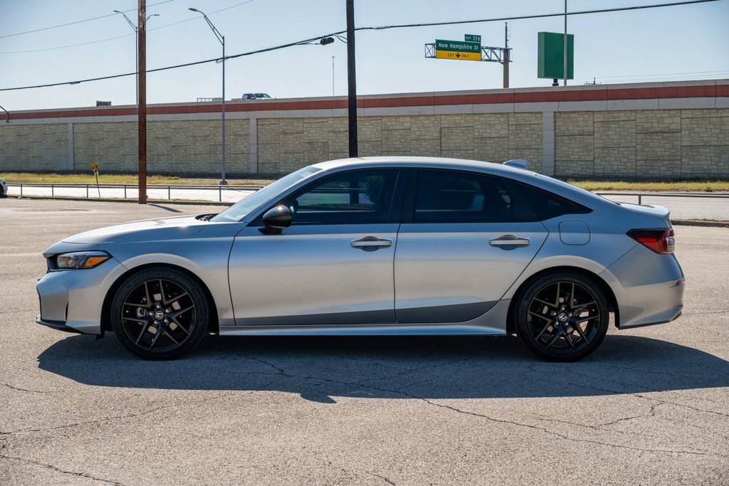 Used 2025 Honda Civic Sport image 4