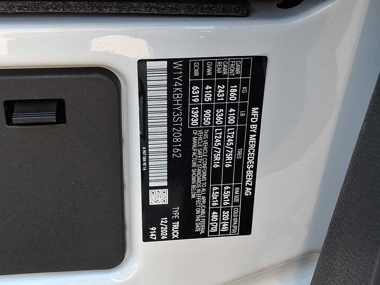 Used 2025 Mercedes-Benz Sprinter 2500 image 25