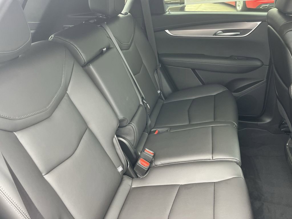 New 2026 Cadillac XT5 Luxury w/ LPO, ONYX Package image 19