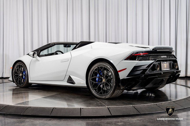 Used 2022 Lamborghini Huracan EVO image 16