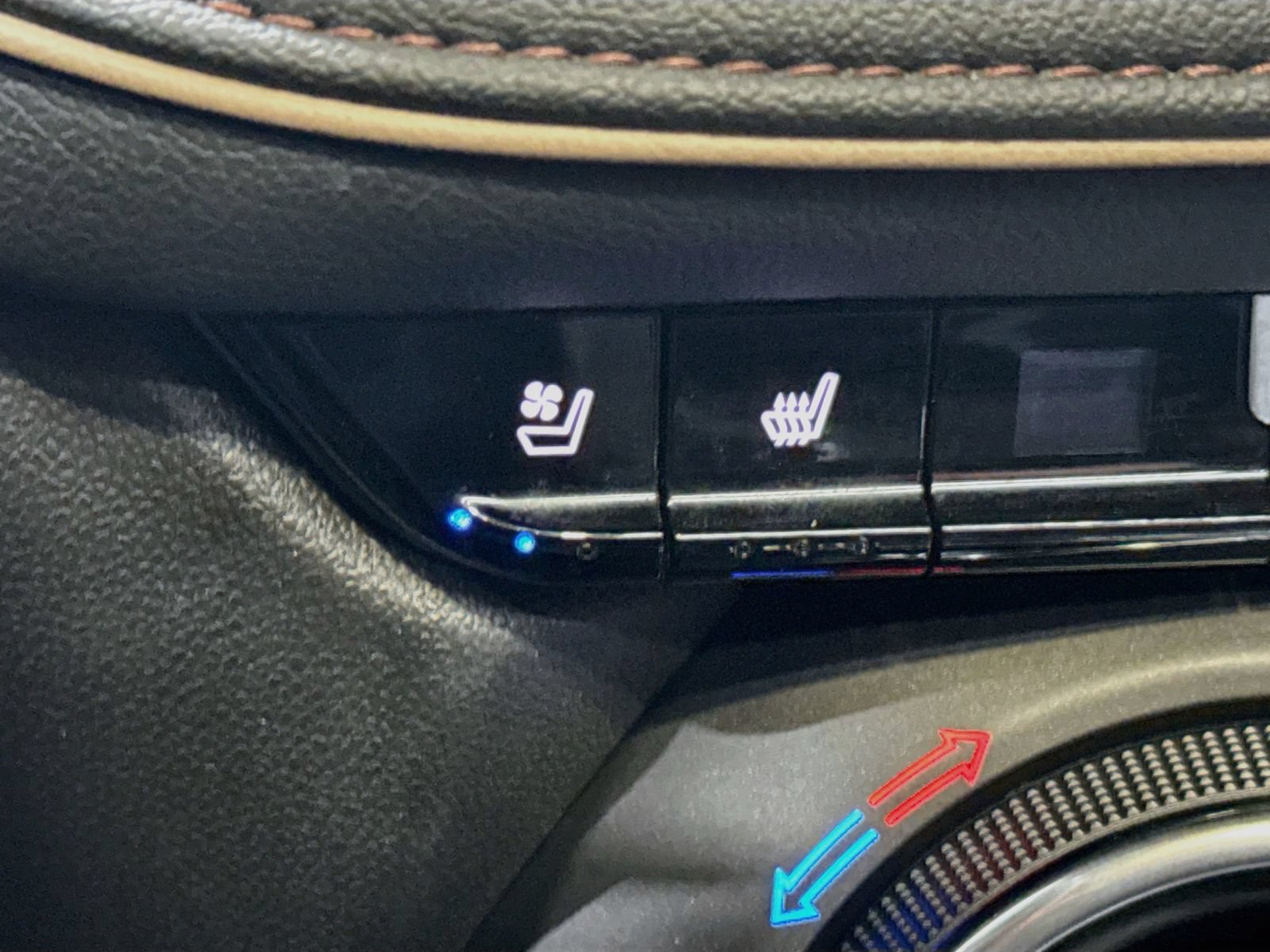 Used 2019 Chevrolet Blazer Premier w/ Sun and Wheels Package AWD/4WD image 23