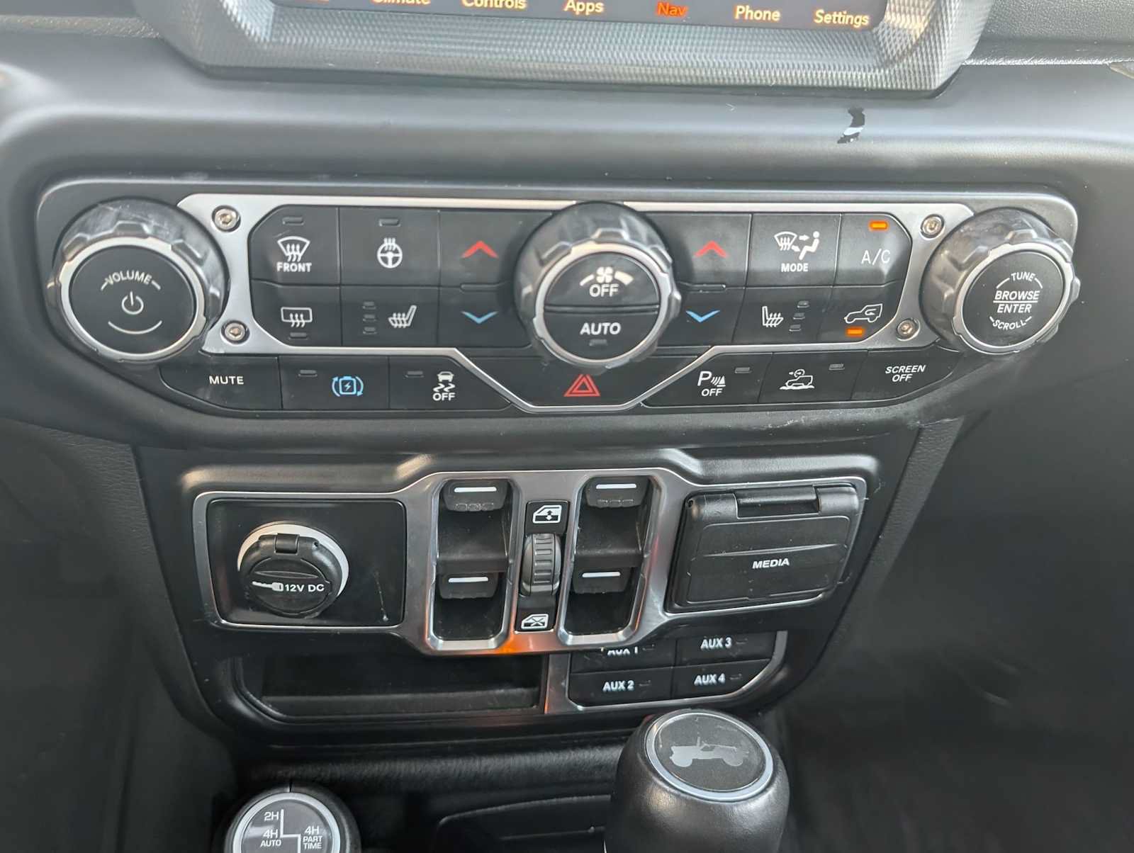 Used 2023 Jeep Wrangler Unlimited Sahara AWD/4WD image 22