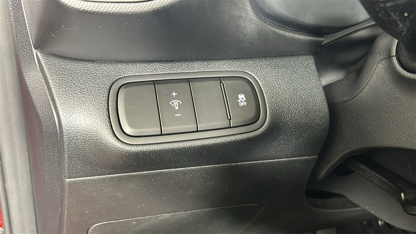 Certified 2024 Hyundai Venue SEL FWD image 24