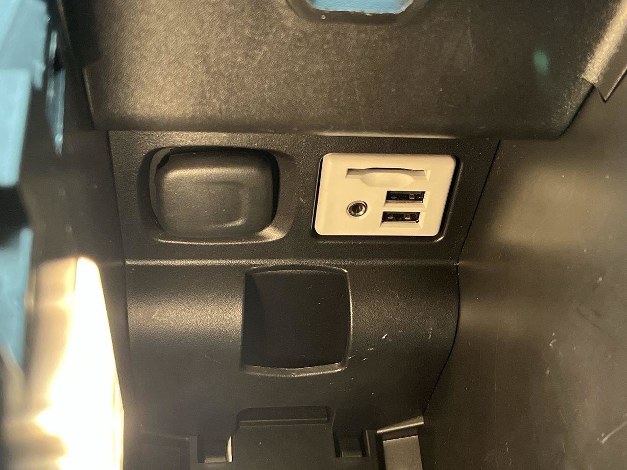 Used 2015 Chevrolet Impala LT w/ Convenience Package FWD image 24