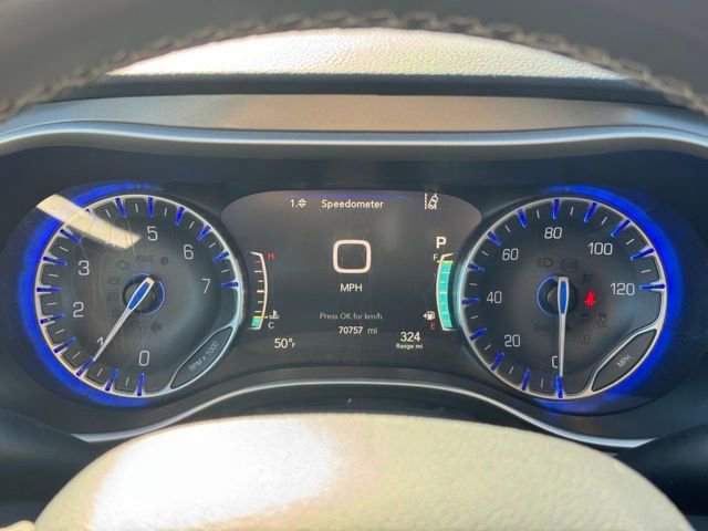 Used 2023 Chrysler Pacifica Touring-L image 26