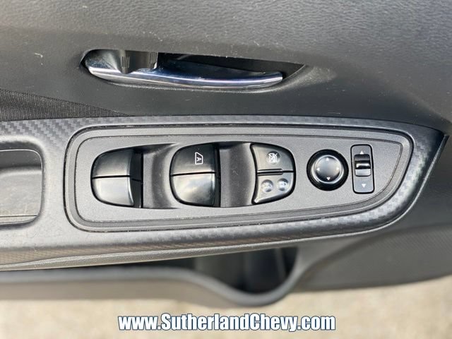 Used 2021 Nissan Versa SV FWD image 13