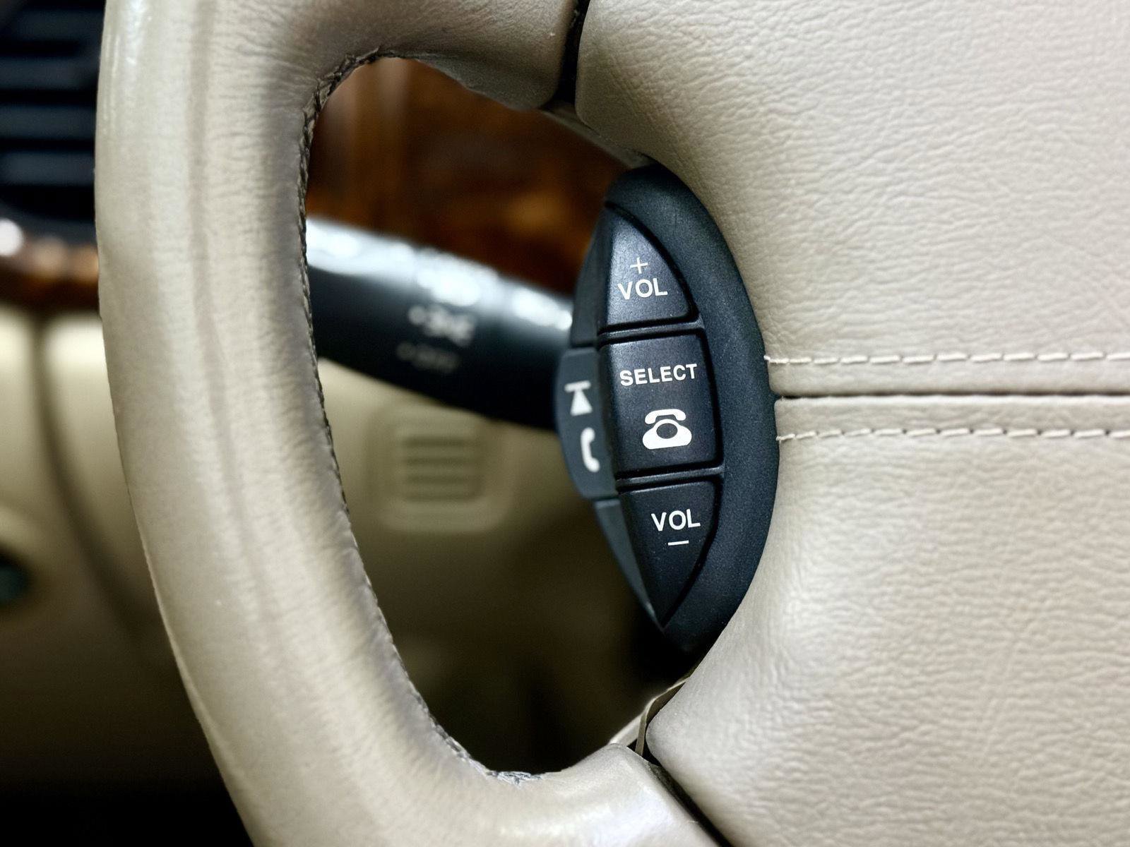 Used 2001 Jaguar XK8 Convertible RWD image 15