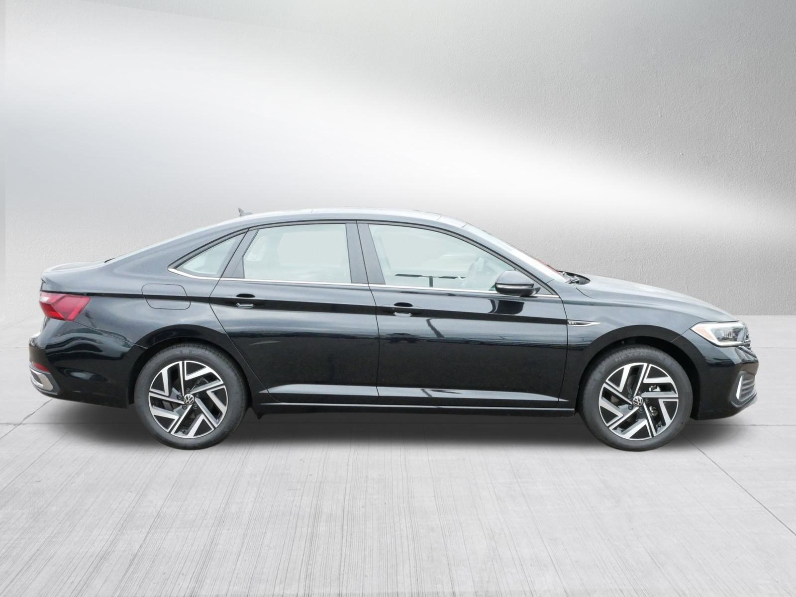 Certified 2024 Volkswagen Jetta SEL image 8