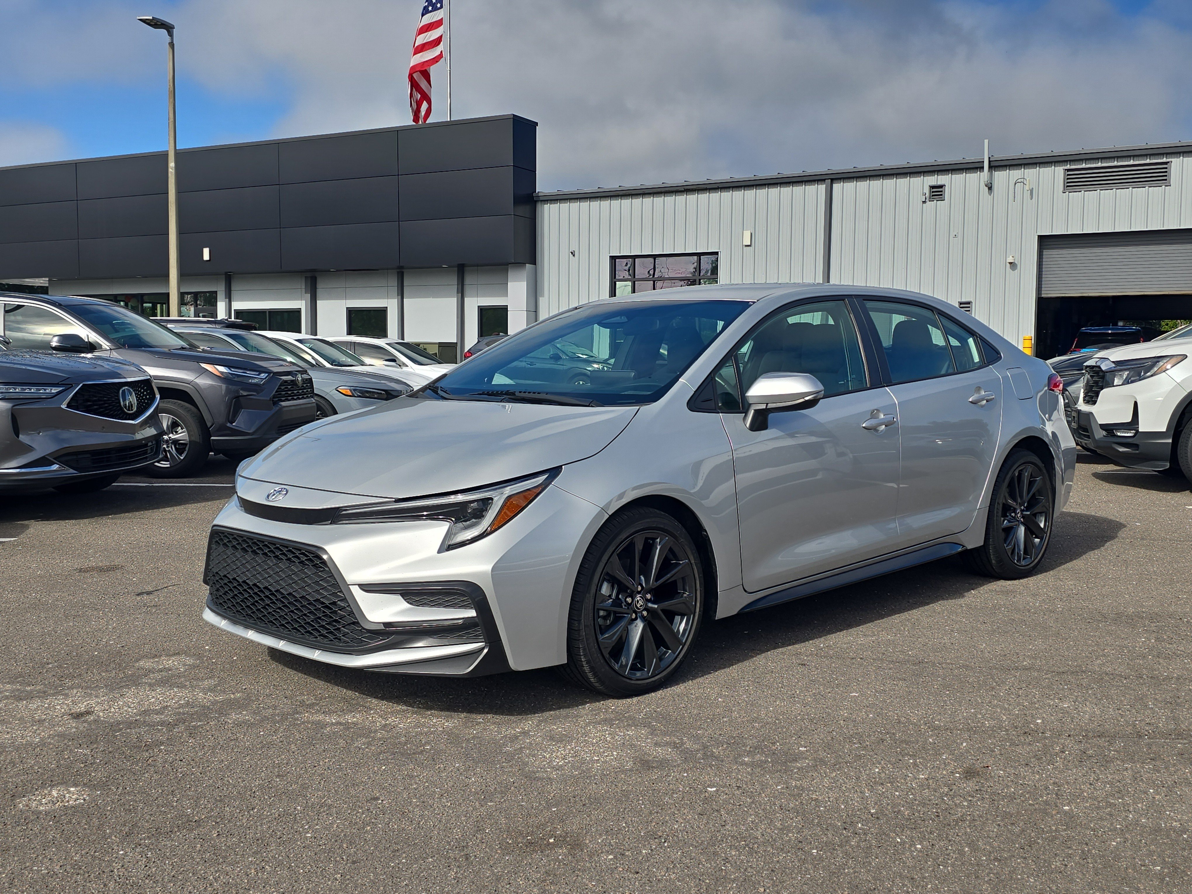 Used 2025 Toyota Corolla SE FWD image 4