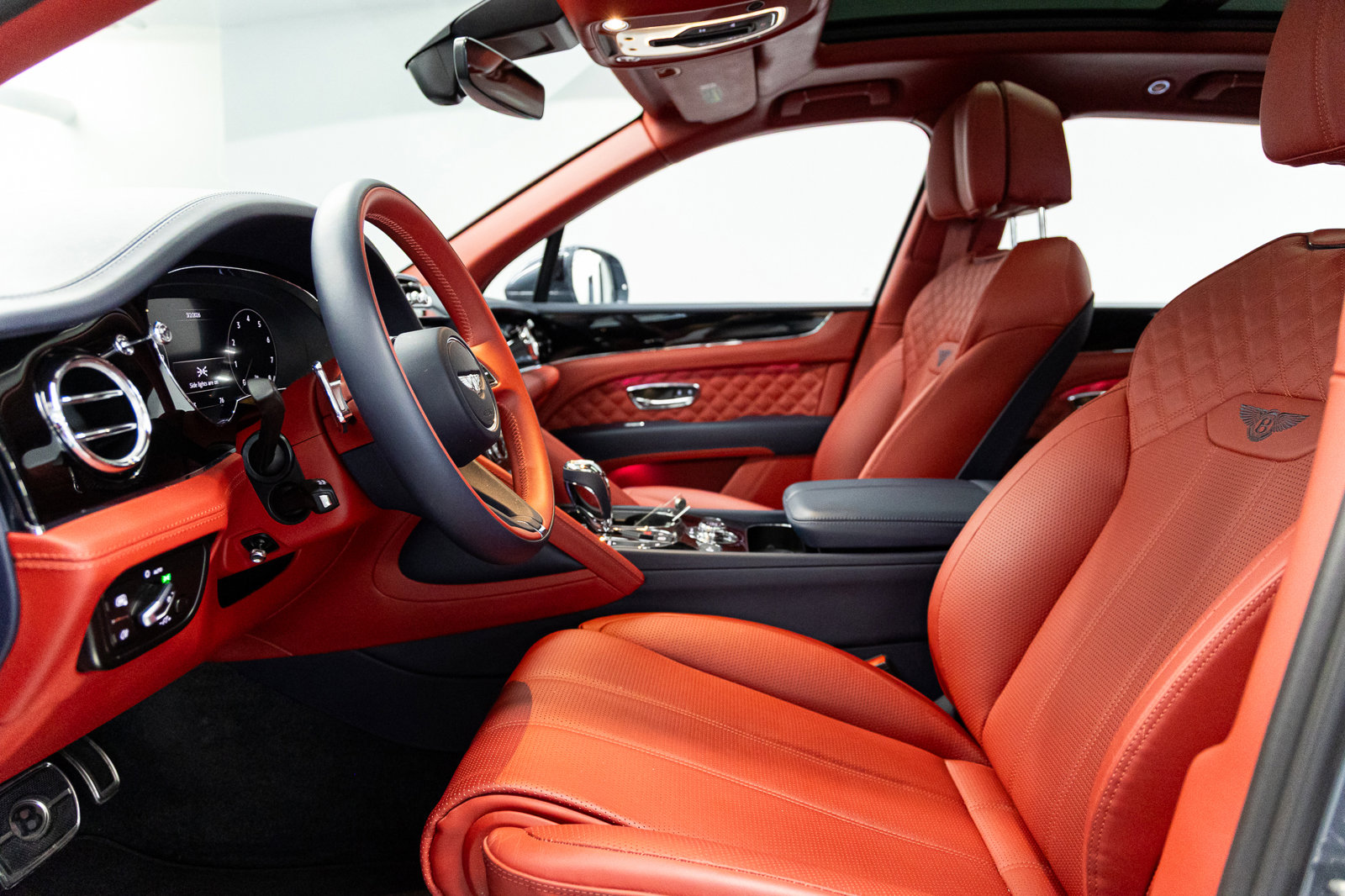 Used 2022 Bentley Bentayga image 25