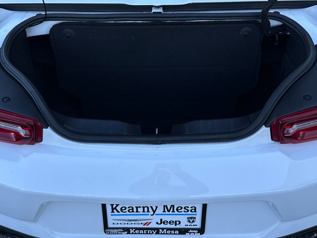 Used 2020 Chevrolet Camaro LT image 10