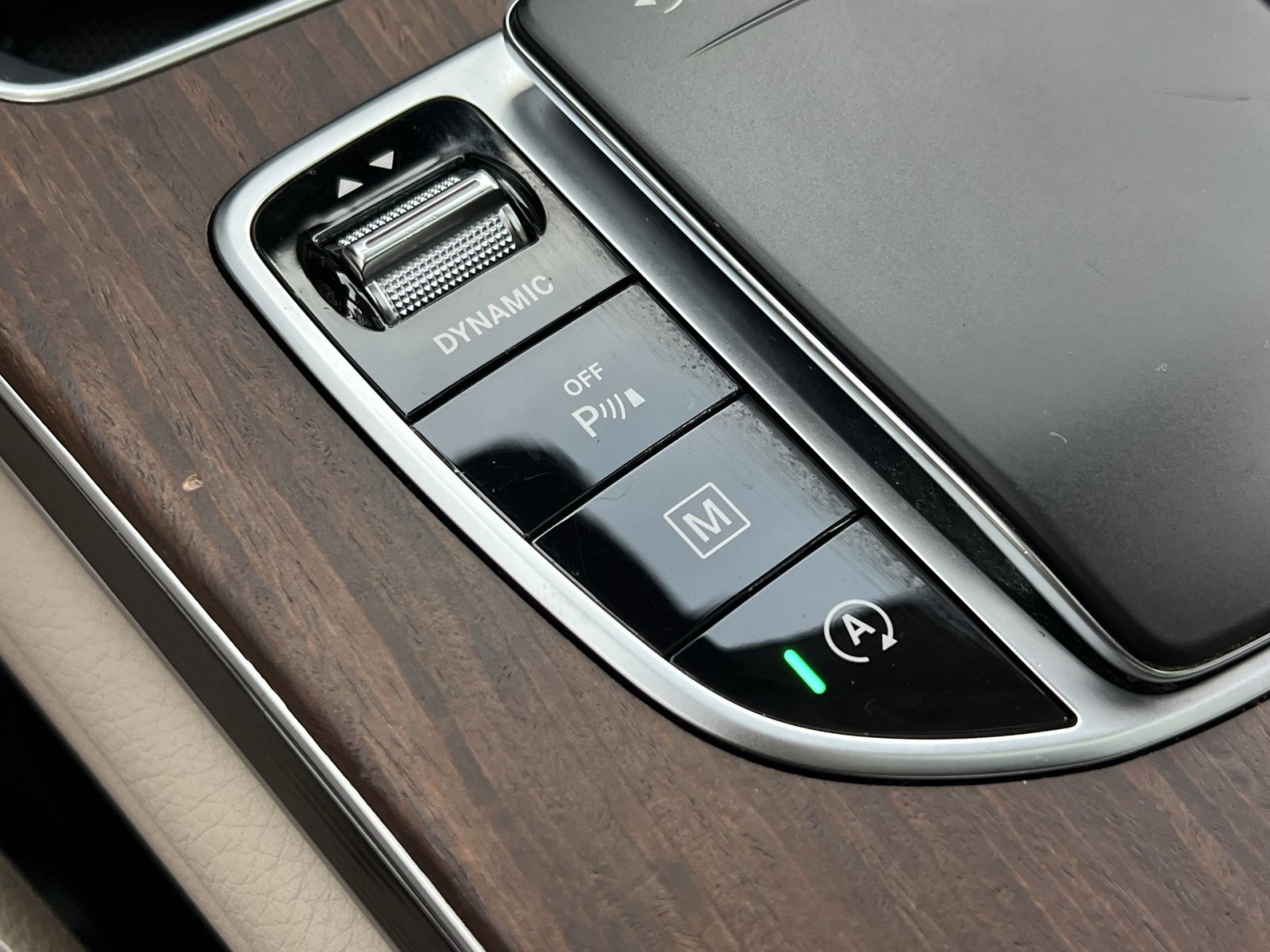 Used 2022 Mercedes-Benz GLC 300 4MATIC w/ Premium Package Lite image 39