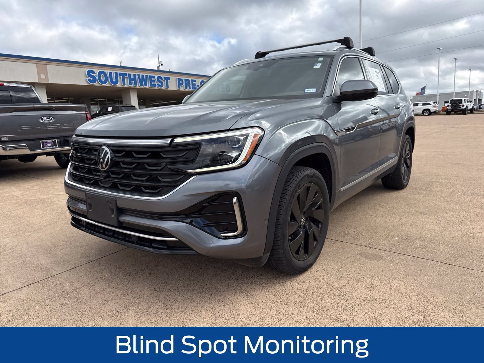Used 2024 Volkswagen Atlas SEL Premium R-Line AWD/4WD image 3