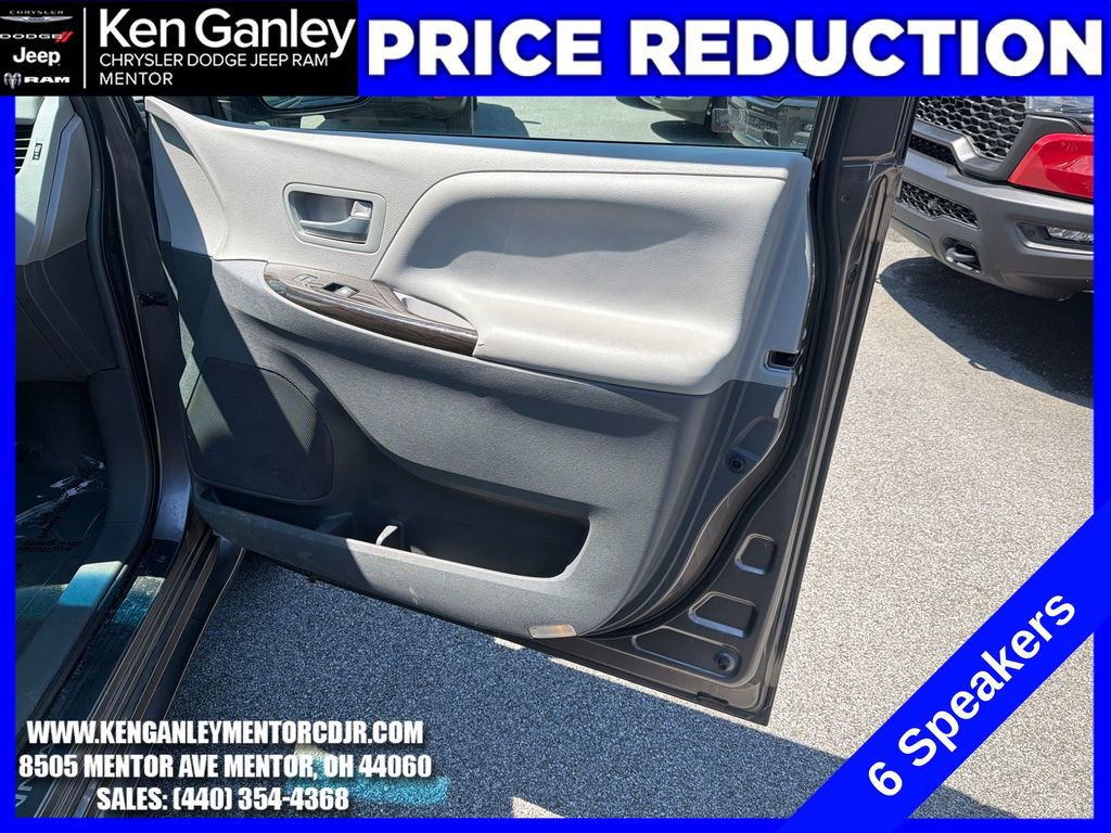 Used 2017 Toyota Sienna XLE AWD/4WD image 24