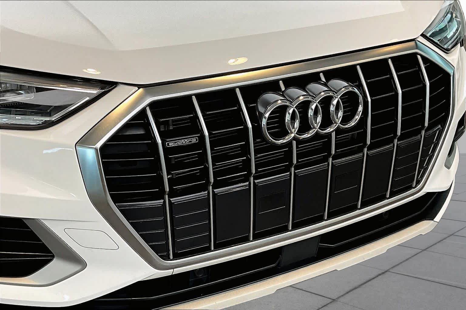 Used 2024 Audi Q3 2.0T Premium w/ Convenience Package AWD/4WD image 32