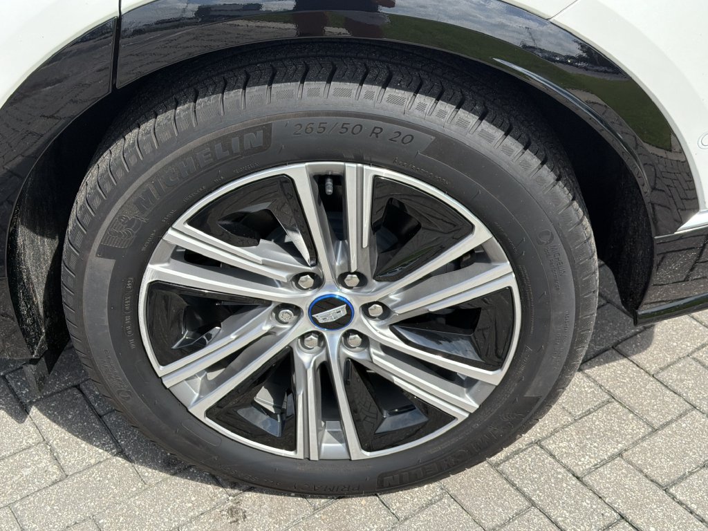 Certified 2024 Cadillac Lyriq Luxury w/ LPO, Floor Liner Package RWD image 9