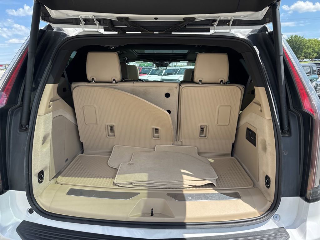 Used 2021 Cadillac Escalade Premium Luxury w/ Performance Package image 19