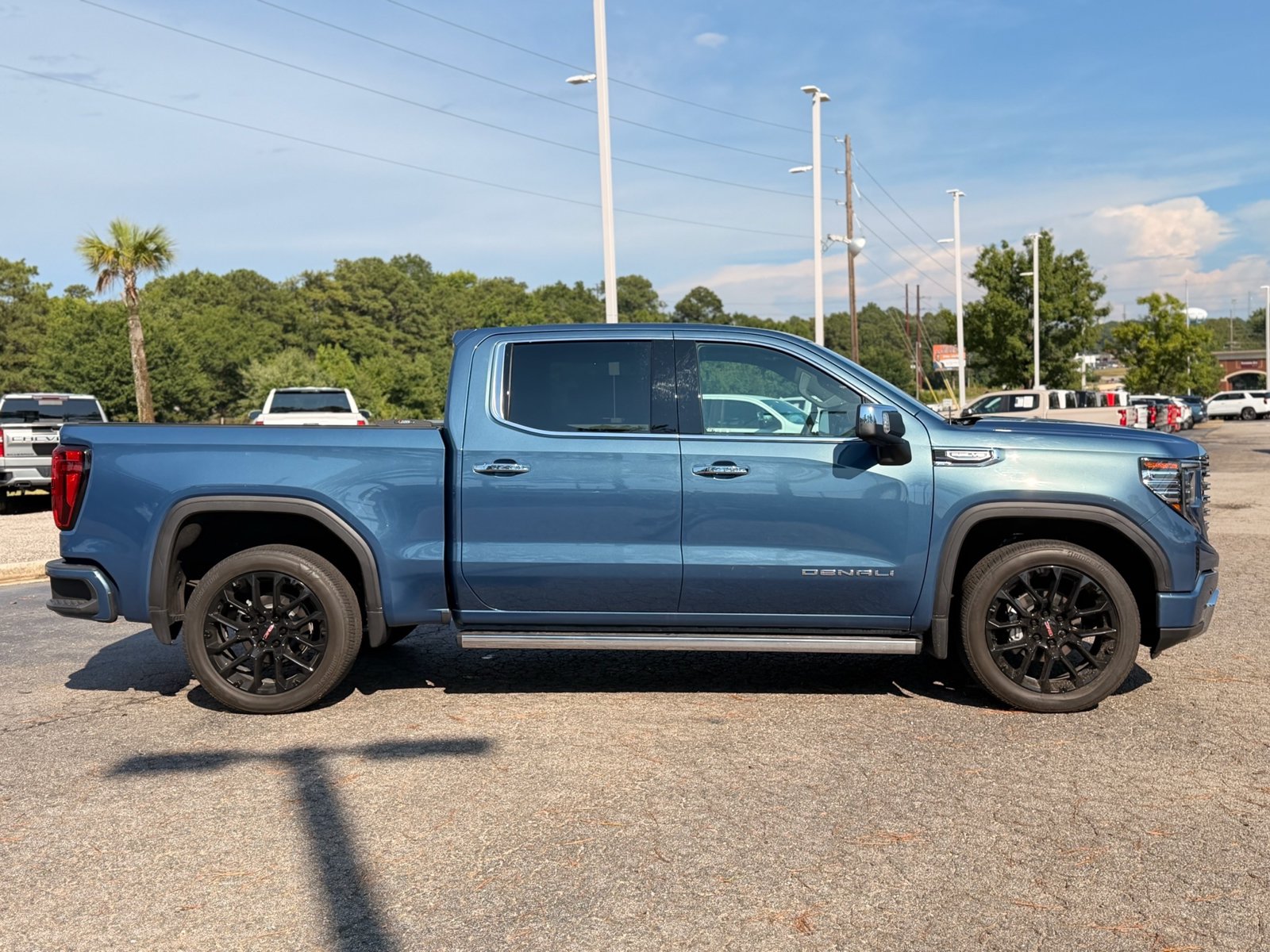Used 2025 GMC Sierra 1500 Denali w/ Denali Reserve Package AWD/4WD image 13