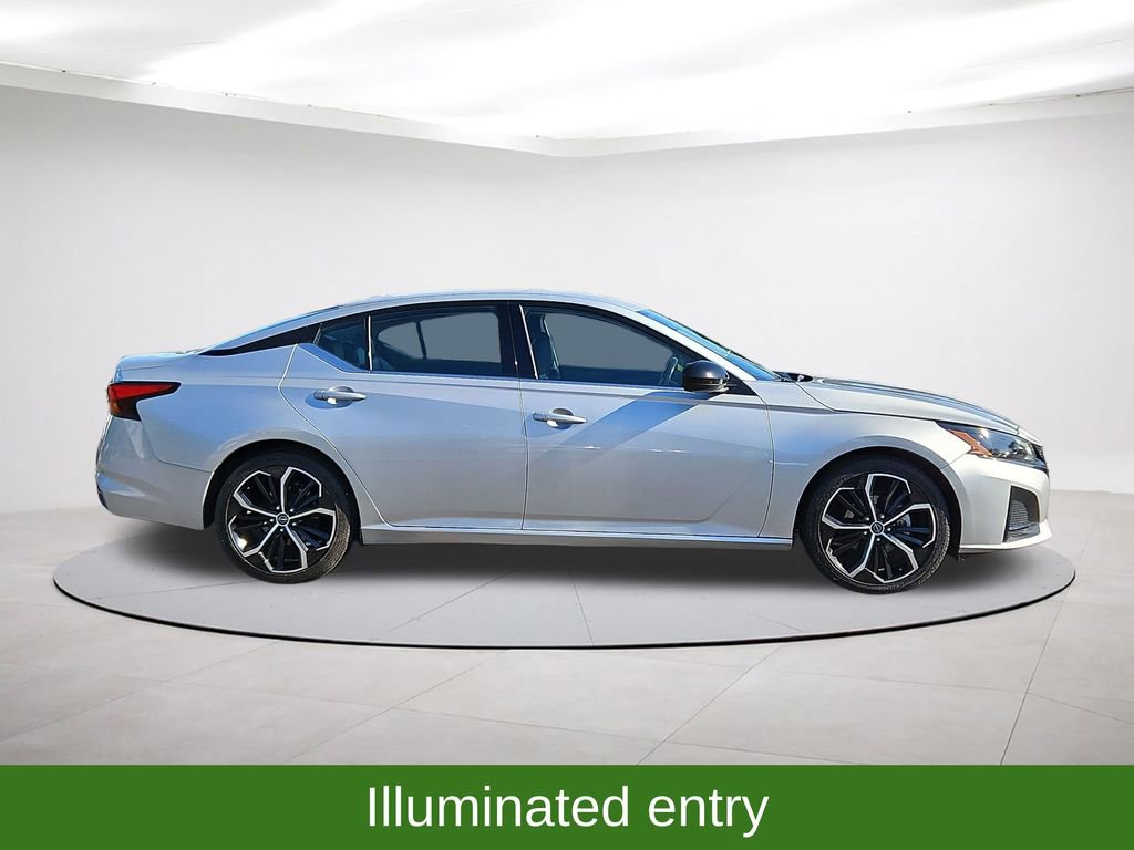 Used 2024 Nissan Altima 2.5 SR FWD image 8