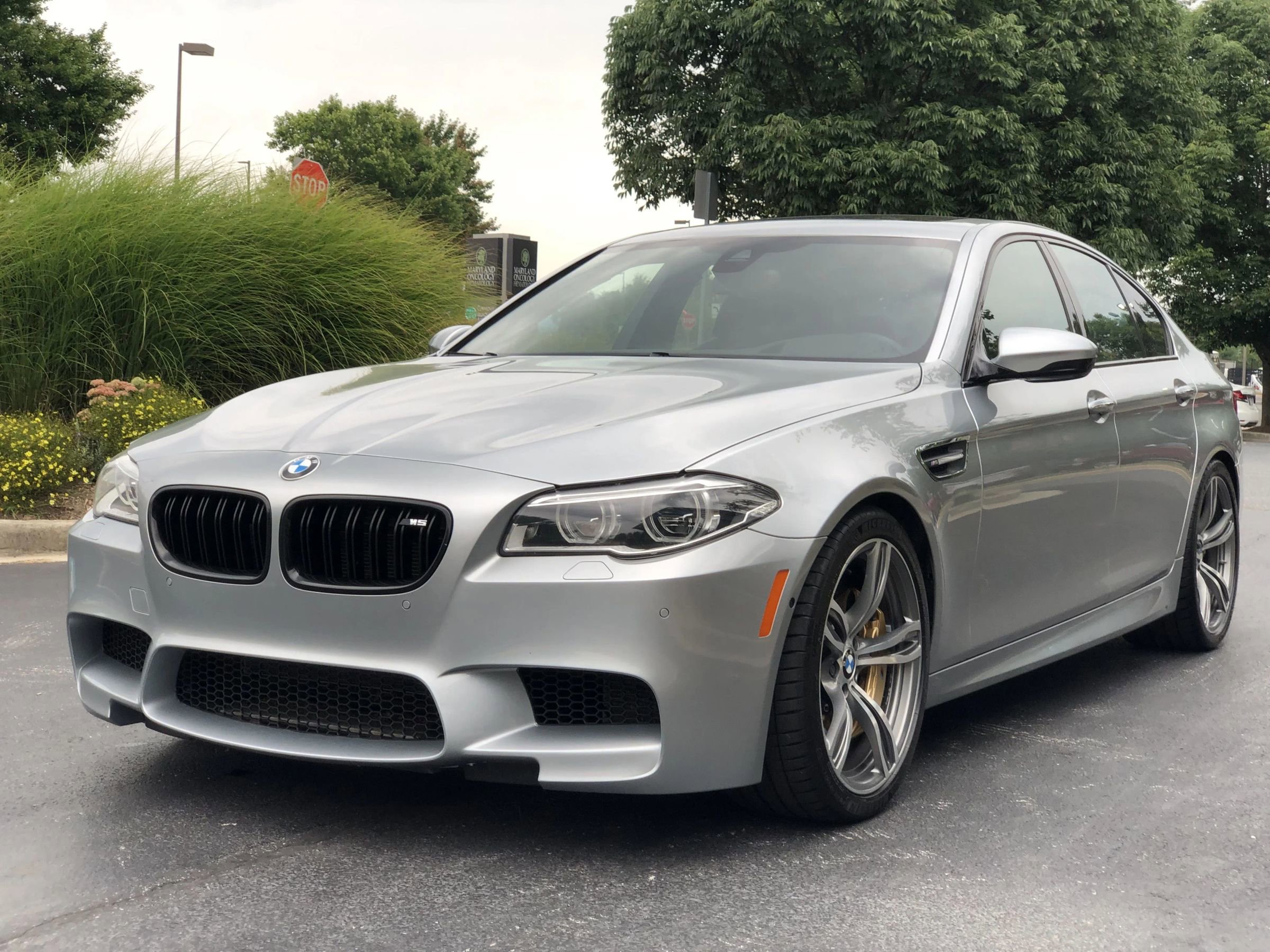 Used 2016 BMW M5 image 2