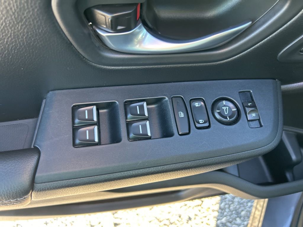 Used 2025 Honda Pilot Touring image 12