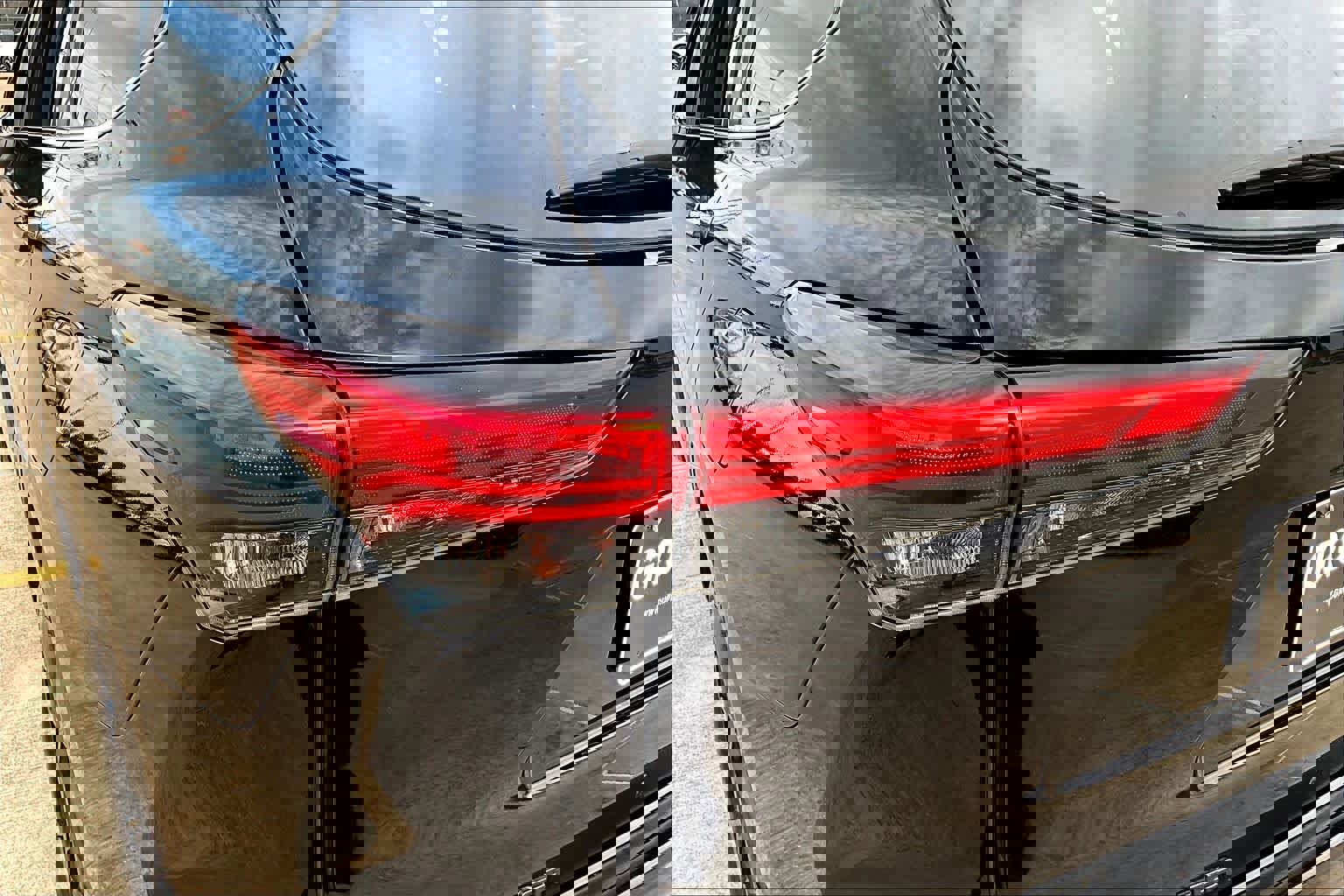 Used 2023 Toyota Highlander LE image 29