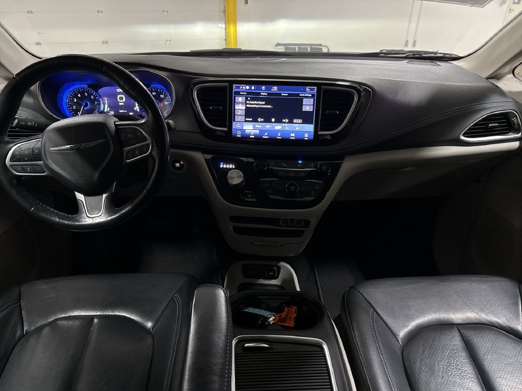 Used 2021 Chrysler Pacifica Touring-L FWD image 10