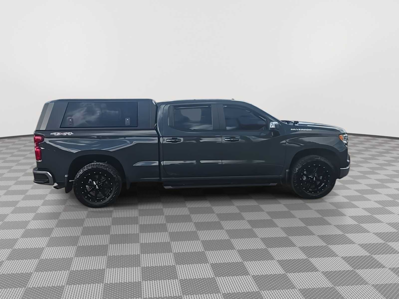 Used 2025 Chevrolet Silverado 1500 LT AWD/4WD image 9