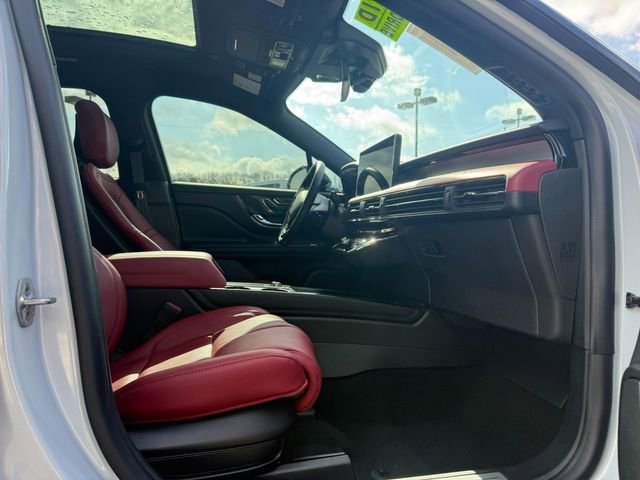 Used 2025 Lincoln Corsair Grand Touring w/ Equipment Group 302A image 9