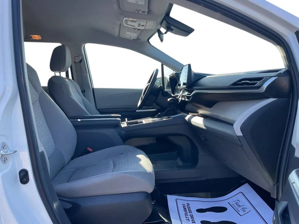 Used 2024 Toyota Sienna LE FWD image 26