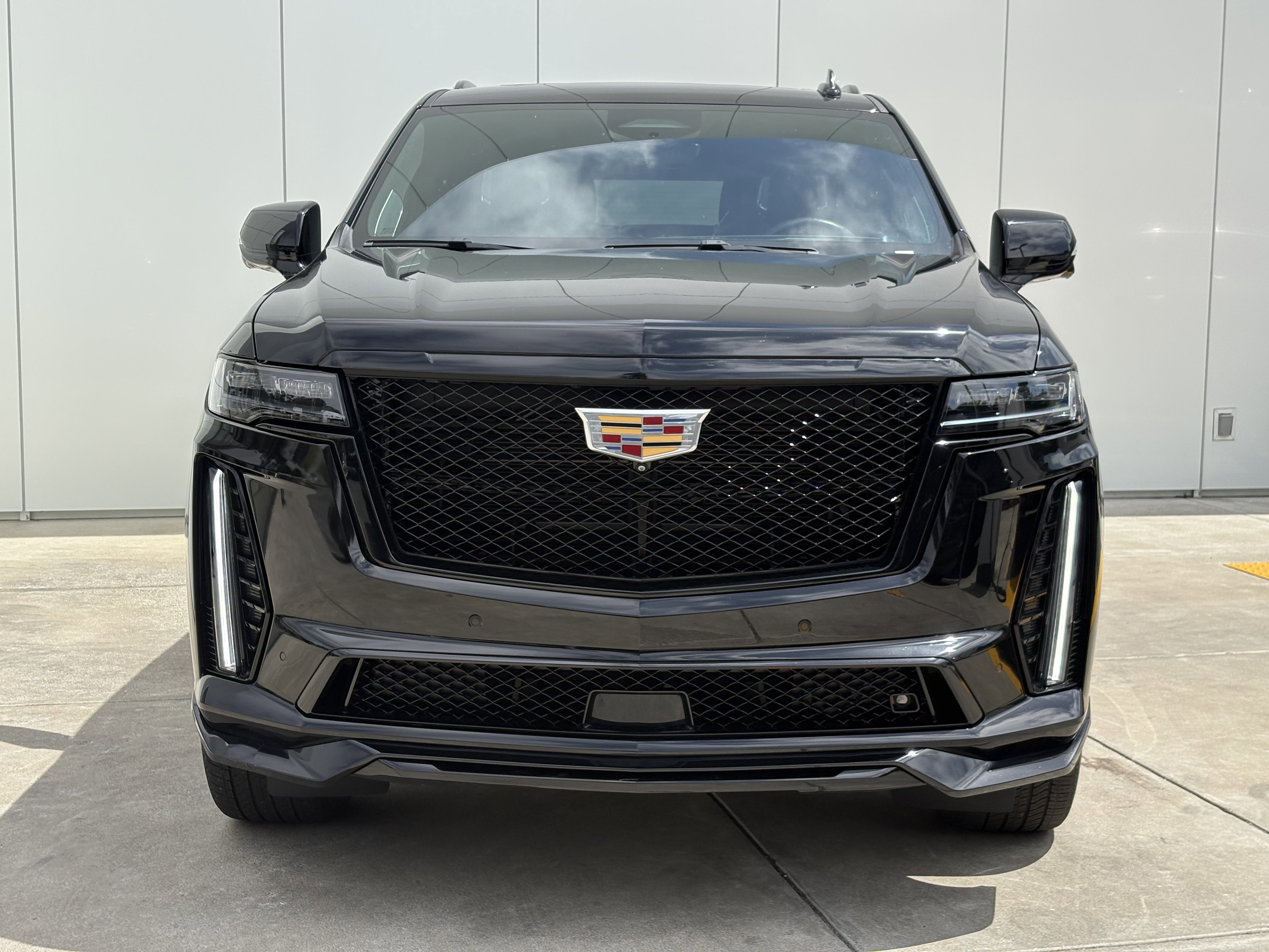 Used 2023 Cadillac Escalade ESV V AWD/4WD image 3